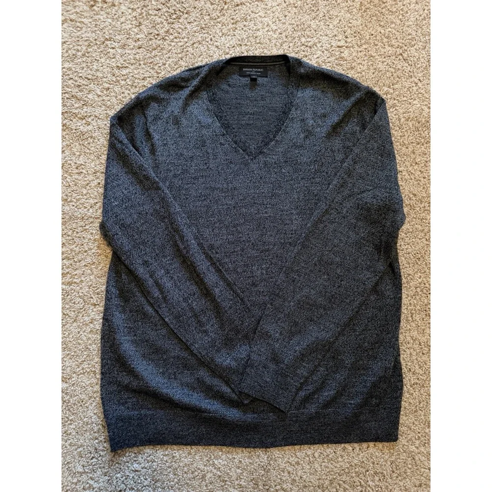 Banana Republic 100% Merino Wool Sweater Black Size XL Long Sleeve V Neck